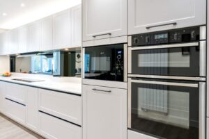 Handleless slim shaker